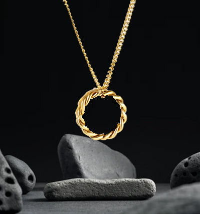 Women's Minimalist Twist Necklace